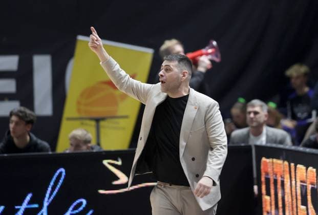 Head Coach Kostas Papazoglou Braunschweiger Basketball Loewen Basketball, Men, Season 2025 2026, easyCredit Basketball Bundesliga, Basketball Loewen Braunschweig vs Telekom Baskets Bonn