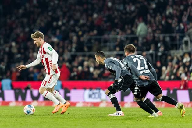 KOELN, GERMANY - NOVEMBER 25: Florian Kainz (1. FC Koeln, 11) with the ball against Ellyes Skhiri (Eintracht Frankfurt, 15) and Mario Goetze (Götze, Gotze, Eintracht Frankfurt, 27) during the Bundesliga match between 1. FC Koeln vs. Eintracht Frankfurt at Rheinenergie-Stadion on matchday 11 of the 1. Bundesliga on November 22, 2025 in Koeln, Germany. DFL REGULATIONS PROHIBIT ANY USE OF PHOTOGRAPHS AS IMAGE SEQUENCES AND OR QUASI-VIDEO. North Rhine Westphalia Germany Copyright: xBEAUTIFULxSPORTS Wunderlx
