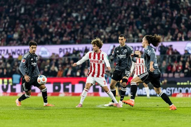 KOELN, GERMANY - NOVEMBER 25: Luca Waldschmidt (1. FC Koeln, 7), Ellyes Skhiri (Eintracht Frankfurt, 15) and Arthur Theate (Eintracht Frankfurt, 3) battle for the ball during the Bundesliga match between 1. FC Koeln vs. Eintracht Frankfurt at Rheinenergie-Stadion on matchday 11 of the 1. Bundesliga on November 22, 2025 in Koeln, Germany. DFL REGULATIONS PROHIBIT ANY USE OF PHOTOGRAPHS AS IMAGE SEQUENCES AND OR QUASI-VIDEO. North Rhine Westphalia Germany Copyright: xBEAUTIFULxSPORTS Wunderlx