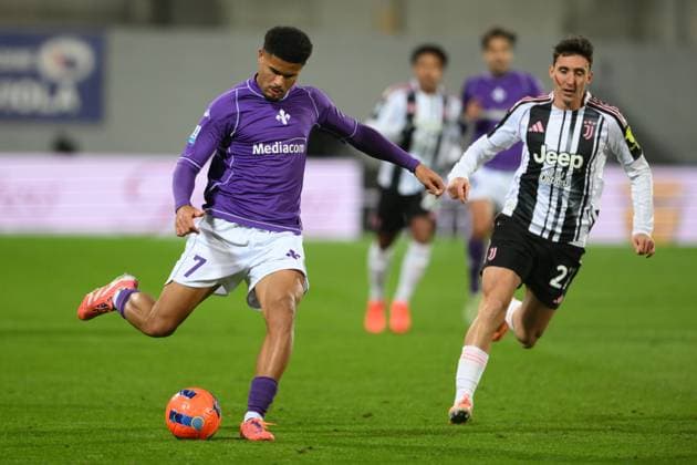 22nd November 2025, Artemio Franchi Stadium, Florence, Italy; Italian Serie A Football; Fiorentina versus Juventus; Simon Sohm of AC Fiorentina under pressure from Andrea Cambiaso of FC Juventus  AllShotLive