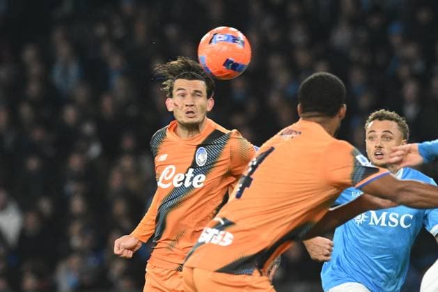 Marten de Roon of Atalanta BC in action during the Serie A Enilive match between SSC Napoli vs Atalanta BC at Diego Armndo Maradona Stadium  Copyright: xDaniloxGemito IPAxSportx xipa-agency.netx xx IPA_68266991 IPA_Agency_IPA68266991