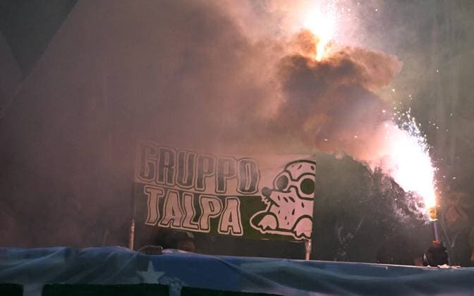 22 11 2025 Soccer Season 2025 2026 2 Soccer Bundesliga 13 Matchday SV Darmstadt 98 SVD Lilien SpVgg Greuther Fürth Kleeblatt Sportfoto Zink MeZi xmexzix DFL regulations prohibit any use of photographs as image sequences and or quasi video only for editorial use Pyro Pyrotechnik Bengalos Bengalfackel Rauch Fans Fanblock Fürth
