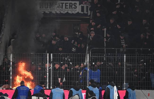 22 11 2025, xophax, Soccer 1 Bundesliga, 1 FC Koeln Eintracht Frankfurt Fire in Frankfurt Fan Block DFL DFB REGULATIONS PROHIBIT ANY USE OF PHOTOGRAPHS as IMAGE SEQUENCES and or QUASI VIDEO Koeln