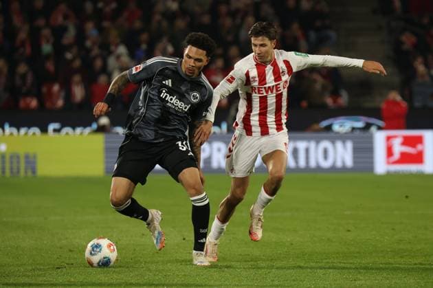 v l Nnamdi Collins Eintracht Frankfurt 34 , Denis Huseinbasic 1 FC Koeln 08 GER, 1 FC Koeln vs Eintracht Frankfurt, Football, Bundesliga, Matchday 11, Season 2025 2026, 22 11 2025 DFL DFB REGULATIONS PROHIBIT ANY USE OF PHOTOGRAPHS as IMAGE SEQUENCES and or QUASI VIDEO GER, 1 FC Koeln vs Eintracht Frankfurt, Football, Bundesliga, Matchday 11, Season 2025 2026, 22 11 2025 Koeln Copyright: xEibner-Pressefotox xThomasxStoeckerx EP_TSR
