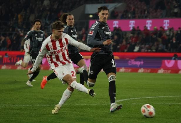 from left in the background Nnamdi Collins Eintracht Frankfurt 34 , Jan Thielmann 1 FC Koeln 29 , Arthur Theate Eintracht Frankfurt 03 , Robin Koch Eintracht Frankfurt 04 GER, 1 FC Koeln vs Eintracht Frankfurt, Football, Bundesliga, Matchday 11, Matchday 2025 2026, 22 11 2025 DFL DFB REGULATIONS PROHIBIT ANY USE OF PHOTOGRAPHS as IMAGE SEQUENCES and or QUASI VIDEO GER, 1 FC Koeln vs Eintracht Frankfurt, Football, Bundesliga, Matchday 11, Matchday 2025 2026, 22 11 2025 Koeln Copyright: xEibner-Pressefotox xThomasxStoeckerx EP_TSR