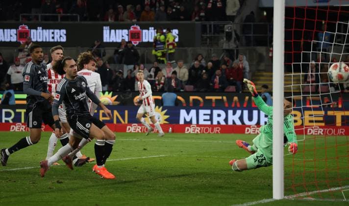 Goal to 3 4 by Luca Waldschmidt 1 FC Koeln 07 GER, 1 FC Koeln vs Eintracht Frankfurt, Football, Bundesliga, Matchday 11, Season 2025 2026, 22 11 2025 DFL DFB REGULATIONS PROHIBIT ANY USE OF PHOTOGRAPHS as IMAGE SEQUENCES and or QUASI VIDEO GER, 1 FC Koeln vs Eintracht Frankfurt, Football, Bundesliga, Matchday 11, Season 2025 2026, 22 11 2025 Koeln Copyright: xEibner-Pressefotox xThomasxStoeckerx EP_TSR