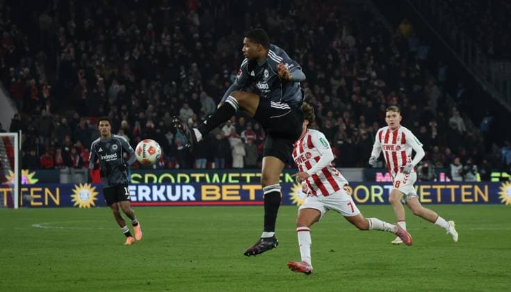 v l Jean Matteo Bahoya Eintracht Frankfurt 19 , Aurele Amenda Eintracht Frankfurt 05 , Luca Waldschmidt 1 FC Koeln 07 , Isak Johannesson 1 FC Koeln 18 GER, 1 FC Koeln vs Eintracht Frankfurt, Football, Bundesliga, Matchday 11, Matchday 2025 2026, 22 11 2025 DFL DFB REGULATIONS PROHIBIT ANY USE OF PHOTOGRAPHS as IMAGE SEQUENCES and or QUASI VIDEO GER, 1 FC Koeln vs Eintracht Frankfurt, Football, Bundesliga, Matchday 11, Matchday 2025 2026, 22 11 2025 Koeln Copyright: xEibner-Pressefotox xThomasxStoeckerx EP_TSR
