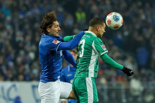 2025 11 22 xjfx 2 Bundesliga 13 Matchday SV Darmstadt 98 SpVgg Greuther Fuerth v l , Fraser Hornby SV Darmstadt 98 , Maximilian Dietz SpVgg Greuther Fuerth header, header duel DFL DFB REGULATIONS PROHIBIT ANY USE OF PHOTOGRAPHS as IMAGE SEQUENCES and or QUASI VIDEO Copyright: JoaquimxFerreira