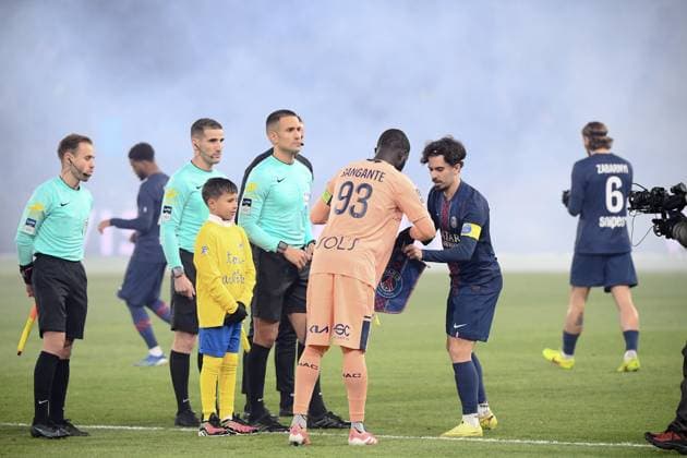 Paris Saint-Germain v Le Havre Athletic Club - Ligue 1 McDonald s 2025 2026 Mathieu VERNICE (ARBITRE) - 17 VITINHA (psg) during the Ligue 1 McDonald s match between Paris and Le Havre at Parc des Princes on November 22, 2025 in Paris, France. Paris France  Copyright: xFEPx 776348207