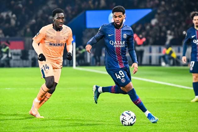 FOOTBALL : Paris Saint Germain vs Havre AC - Ligue 1 McDonalds - JournÃ e 13 - 22 11 2025 Ibrahim Mbaye (Paris SG) Rassoul Ndiaye (AC Le Havre) ParisFrance  Copyright: xBaptistexAutissierx