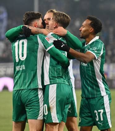 22 11 2025 Soccer Season 2025 2026 2 Soccer Bundesliga 13 Matchday SV Darmstadt 98 SVD Lilien SpVgg Greuther Fürth Kleeblatt Sportfoto Zink xwoxzix DFL regulations prohibit any use of photographs as image sequences and or quasi video only for editorial use Torjubel Jubel Freude nach Treffer Tor Torschuß zum 1 2 durch Noel Futkeu 9, SpVgg Greuther Fürth