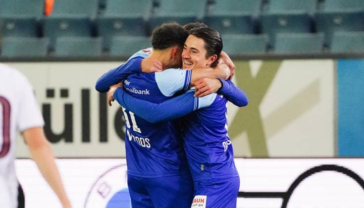 22 11 2025 Lucerne Stadium Swissporarena Football Men Sper League Season 2025 2026 FC Luzern Servette 2 2 Picture Goal celebration Julian von Moos Goalkeeper Matteo Di Giusto FC Luzern Action Cheering