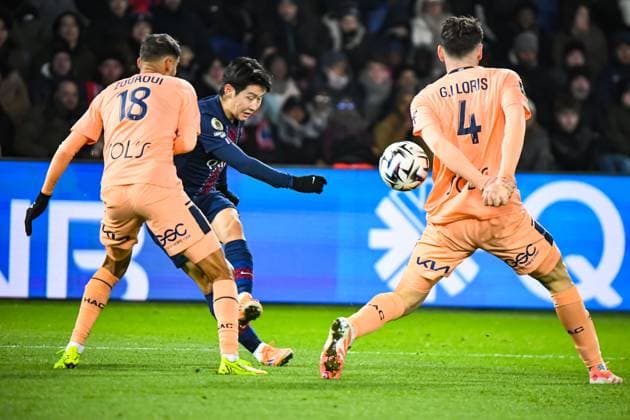 FOOTBALL : Paris Saint Germain vs Havre AC - Ligue 1 McDonalds - JournÃ e 13 - 22 11 2025 Kang-in Lee (Paris SG) Gautier Lloris (AC Le Havre) ParisFrance  Copyright: xBaptistexAutissierx