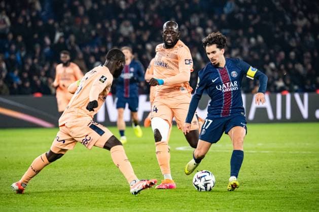 FOOTBALL : Paris Saint Germain vs Havre AC - Ligue 1 McDonalds - JournÃ e 13 - 22 11 2025 Vitinha (Paris SG) Abdoulaye TourÃ (AC Le Havre) ParisFrance  Copyright: xBaptistexAutissierx