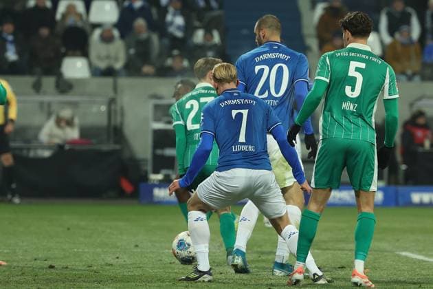 2025 11 22 xjfx 2 Bundesliga 13 Matchday SV Darmstadt 98 SpVgg Greuther Fuerth v l , Isac Alexi Sivert Lidberg SV Darmstadt 98 scores the goal for 2 2 DFL DFB REGULATIONS PROHIBIT ANY USE OF PHOTOGRAPHS as IMAGE SEQUENCES and or QUASI VIDEO Copyright: JoaquimxFerreira