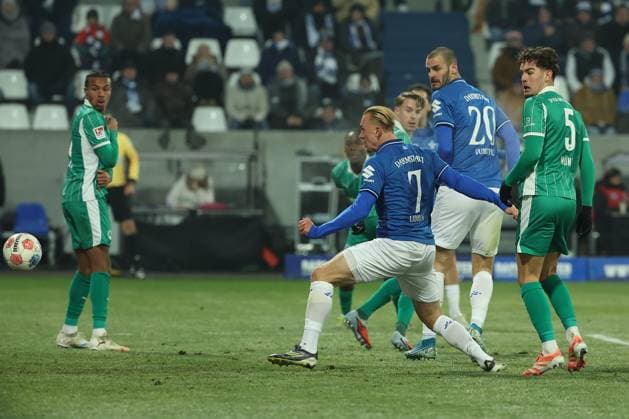 2025 11 22 xjfx 2 Bundesliga 13 Matchday SV Darmstadt 98 SpVgg Greuther Fuerth v l , Isac Alexi Sivert Lidberg SV Darmstadt 98 scores the goal for 2 2 DFL DFB REGULATIONS PROHIBIT ANY USE OF PHOTOGRAPHS as IMAGE SEQUENCES and or QUASI VIDEO Copyright: JoaquimxFerreira