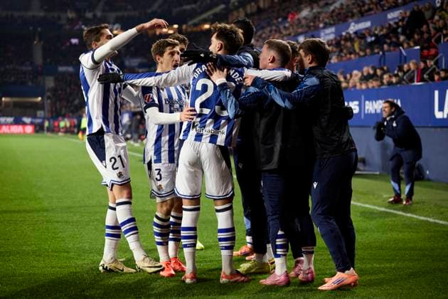 CA Osasuna v Real Sociedad - LaLiga EA Sports Brais Mendez of Real Sociedad celebrates after scoring the team s first goal during the LaLiga EA Sports match between CA Osasuna and Real Sociedad at El Sadar on November 22, 2025, in Pamplona, Spain. Pamplona El Sadar Navarra Spain RL_OSAvRSO_000043 Copyright: xRicardoxLarreinax