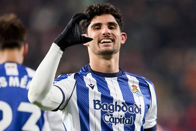 CA Osasuna v Real Sociedad - LaLiga EA Sports Goncalo Guedes of Real Sociedad celebrates after scoring the team s second goal during the LaLiga EA Sports match between CA Osasuna and Real Sociedad at El Sadar on November 22, 2025, in Pamplona, Spain. Pamplona El Sadar Navarra Spain RL_OSAvRSO_000055 Copyright: xRicardoxLarreinax