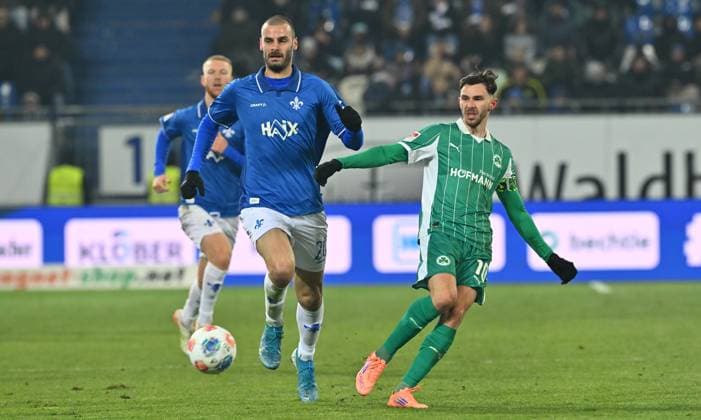 22 11 2025 Soccer Season 2025 2026 2 Soccer Bundesliga 13 Matchday SV Darmstadt 98 SVD Lilien SpVgg Greuther Fürth Kleeblatt Sportfoto Zink xwoxzix DFL regulations prohibit any use of photographs as image sequences and or quasi video only for editorial use Aleksandar Vukotic 20, SV Darmstadt 98 D98 SV98 Branimir Hrgota 10, SpVgg Greuther Fürth