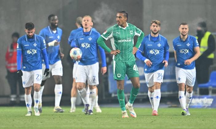 22 11 2025 Soccer Season 2025 2026 2 Soccer Bundesliga 13 Matchday SV Darmstadt 98 SVD Lilien SpVgg Greuther Fürth Kleeblatt Sportfoto Zink xwoxzix DFL regulations prohibit any use of photographs as image sequences and or quasi video only for editorial use David Abrangao 40, SpVgg Greuther Fürth disappointed disappointment