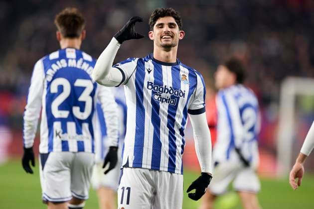 CA Osasuna v Real Sociedad - LaLiga EA Sports Goncalo Guedes of Real Sociedad celebrates after scoring the team s second goal during the LaLiga EA Sports match between CA Osasuna and Real Sociedad at El Sadar on November 22, 2025, in Pamplona, Spain. Pamplona El Sadar Navarra Spain RL_OSAvRSO_000056 Copyright: xRicardoxLarreinax
