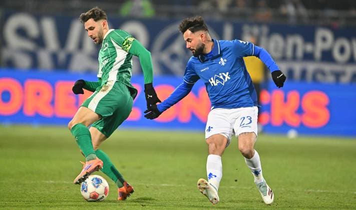 22 11 2025 Soccer Season 2025 2026 2 Soccer Bundesliga 13 Matchday SV Darmstadt 98 SVD Lilien SpVgg Greuther Fürth Kleeblatt Sportfoto Zink xwoxzix DFL regulations prohibit any use of photographs as image sequences and or quasi video only for editorial use Branimir Hrgota 10, SpVgg Greuther Fürth Marco Richter 23, SV Darmstadt 98 D98 SV98
