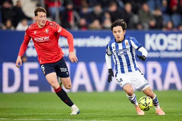 CA Osasuna v Real Sociedad - LaLiga EA Sports Jorge Herrando of CA Osasuna competes for the ball with Takefusa Kubo of Real Sociedad during the LaLiga EA Sports match between CA Osasuna and Real Sociedad at El Sadar on November 22, 2025, in Pamplona, Spain. Pamplona El Sadar Navarra Spain RL_OSAvRSO_000071 Copyright: xRicardoxLarreinax