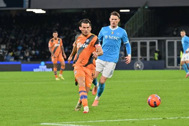 Foto IPP Felice De Martino Napoli 22 11 2025 Calcio Campionato di Serie A 2025 2026 Napoli-Atalanta nella foto Marten De Roon e Scott McTominay Italy Photo Press - World Copyright italy ITALY  Copyright: xR4924_italyphotopressx