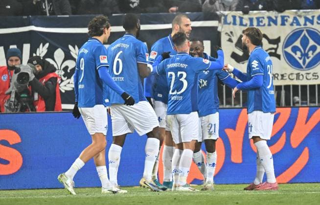 22 11 2025 Soccer Season 2025 2026 2 Soccer Bundesliga 13 Matchday SV Darmstadt 98 SVD Lilien SpVgg Greuther Fürth Kleeblatt Sportfoto Zink MeZi xmexzix DFL regulations prohibit any use of photographs as image sequences and or quasi video only for editorial use Torjubel Jubel nach Treffer Torschuß zum 4 2 durch Matondo Merveille Papela 21, SV Darmstadt 98 D98 SV98