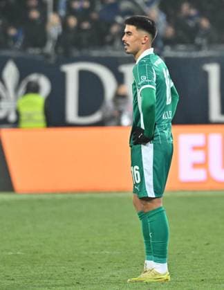 22 11 2025 Soccer season 2025 2026 2 Soccer Bundesliga 13 Matchday SV Darmstadt 98 SVD Lilien SpVgg Greuther Fürth Kleeblatt Sportfoto Zink MeZi xmexzix DFL regulations prohibit any use of photographs as image sequences and or quasi video only for editorial use Aaron Keller 16, SpVgg Greuther Fürth disappointed disappointment