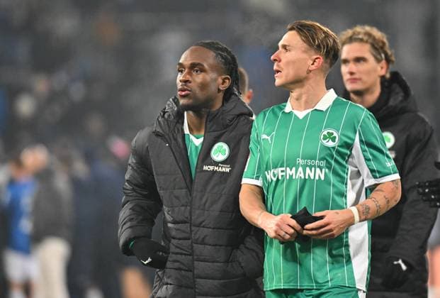 22 11 2025 Soccer Season 2025 2026 2 Soccer Bundesliga 13 Matchday SV Darmstadt 98 SVD Lilien SpVgg Greuther Fürth Kleeblatt Sportfoto Zink MeZi xmexzix DFL regulations prohibit any use of photographs as image sequences and or quasi video only for editorial use ^Noel Futkeu 9, SpVgg Greuther Fürth Felix Klaus 30, SpVgg Greuther Fürth, right disappointed Disappointment after the end of the match