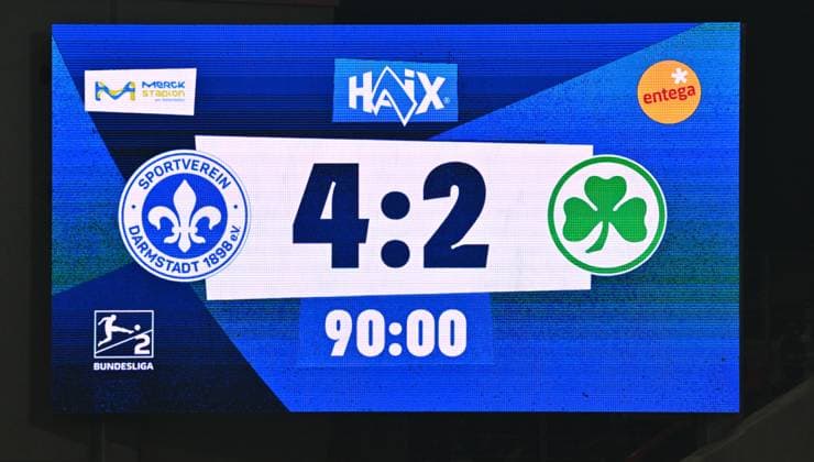 22 11 2025 Soccer Season 2025 2026 2 Soccer Bundesliga 13 Matchday SV Darmstadt 98 SVD Lilien SpVgg Greuther Fürth Kleeblatt Sportfoto Zink xwoxzix DFL regulations prohibit any use of photographs as image sequences and or quasi video only for editorial use Final result on scoreboard