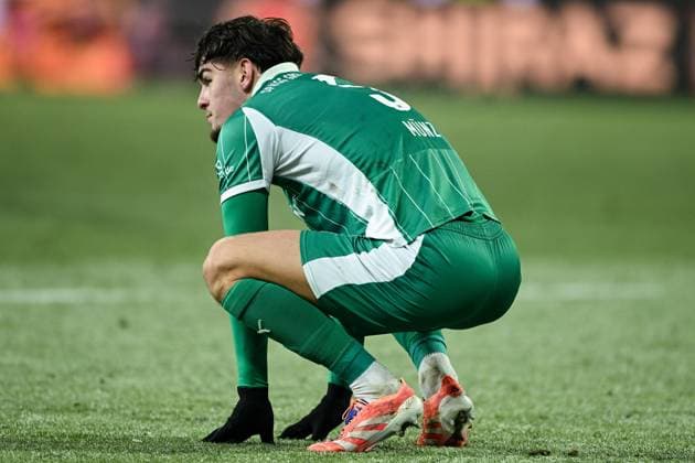 Reno Münz SpVgg Greuther Fürth, 05 is disappointed about the defeat, GER, SV Darmstadt 98 vs SpVgg Greuther Fürth, Football, 2 Bundesliga, Matchday 13, Season 2025 2026, 22 11 2025 DFL REGULATIONS PROHIBIT ANY USE OF PHOTOGRAPHS AS IMAGE SEQUENCES AND OR QUASI VIDEO GER, SV Darmstadt 98 vs SpVgg Greuther Fürth, Football, 2 Bundesliga, Matchday 13, Season 2025 2026, 22 11 2025 Darmstadt Copyright: xEibner-Pressefoto FlorianxWiegandx EP_FWD