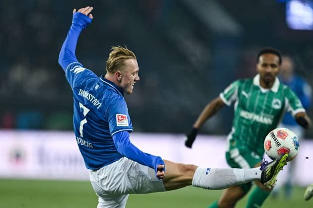 Isac Lidberg SV Darmstadt 1898, 07 on the ball, GER, SV Darmstadt 98 vs SpVgg Greuther Fürth, Football, 2 Bundesliga, Matchday 13, Season 2025 2026, 22 11 2025 DFL REGULATIONS PROHIBIT ANY USE OF PHOTOGRAPHS AS IMAGE SEQUENCES AND OR QUASI VIDEO GER, SV Darmstadt 98 vs SpVgg Greuther Fürth, Football, 2 Bundesliga, Matchday 13, Season 2025 2026, 22 11 2025 Darmstadt Copyright: xEibner-Pressefoto FlorianxWiegandx EP_FWD