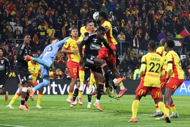 FOOTBALL : RC Lens vs RC Strasbourg - Ligue 1 J13 - 22 11 2025 Action lors du match RC Lens vs RC Strasbourg, Ligue 1 J13, stade Bollaert-Delelis, le 22 novembre 2025 - photo Laurent Sanson PsnewZ  Copyright: xLaurentxSANSONx xPsnewZx