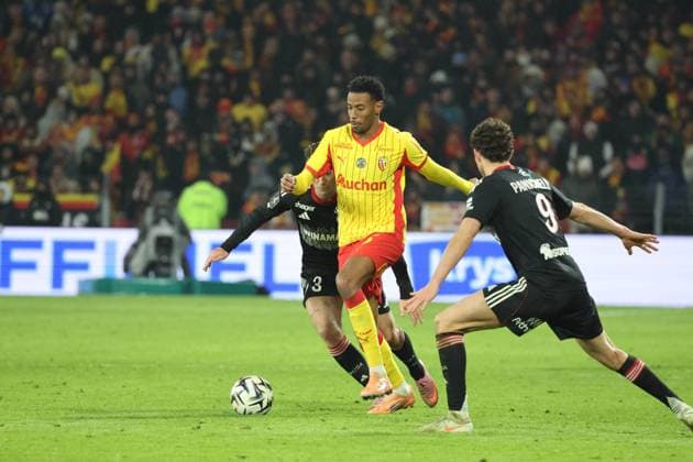 FOOTBALL : RC Lens vs RC Strasbourg - Ligue 1 J13 - 22 11 2025 Morgan GUILAVOGUI (RC Lens) lors du match RC Lens vs RC Strasbourg, Ligue 1 J13, stade Bollaert-Delelis, le 22 novembre 2025 - photo Laurent Sanson PsnewZ  Copyright: xLaurentxSANSONx xPsnewZx