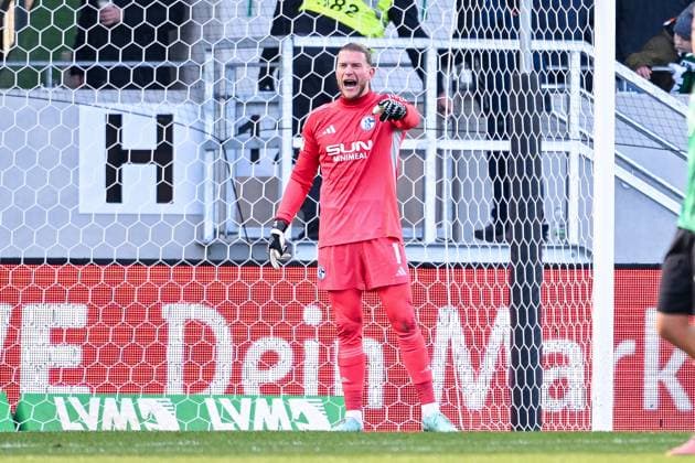 22 11 2025, Football, 2 Bundesliga, Season 2025 2026, Matchday 13, Preußen Münster FC Schalke 04, Goalkeeper Loris Karius FC Schalke 04 xRHR PHOTO YYx Copyright: KROEGER RHR-FOTOx RHR-FOTO YY