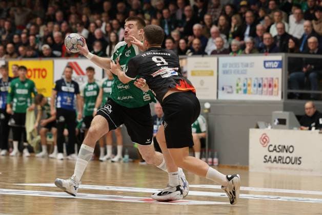 22 11 2025, Handball, Men, 3 League, Season South West, Season 2025 2026, HG Saarlouis TV Gelnhausen, Philipp Kockler HG Saarlouis , Torben Fehl TV Gelnhausen Saarlouis Stadtgartenhalle Saarland Germany DEU Copyright: xSebastianxBachx