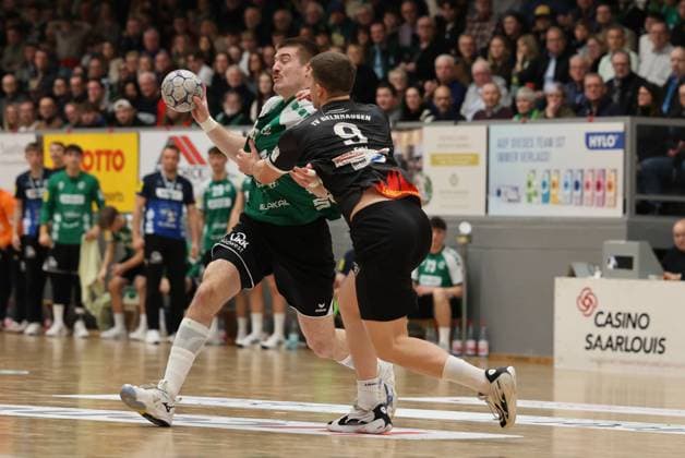 22 11 2025, Handball, Men, 3 League, Season South West, Season 2025 2026, HG Saarlouis TV Gelnhausen, Philipp Kockler HG Saarlouis , Torben Fehl TV Gelnhausen Saarlouis Stadtgartenhalle Saarland Germany DEU Copyright: xSebastianxBachx