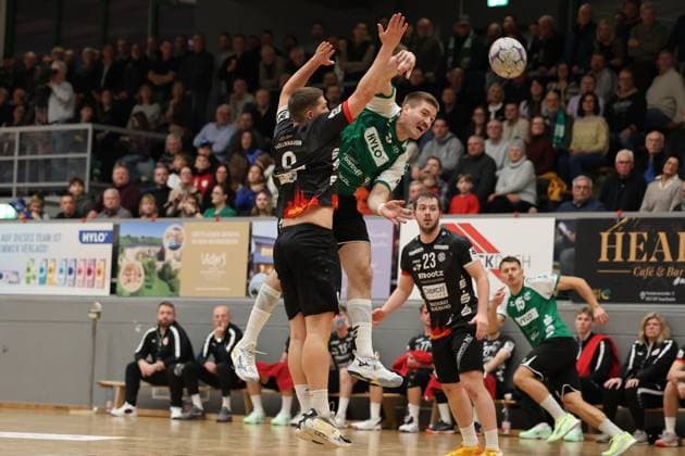 22 11 2025, Handball, Men, 3 League, Season South West, Season 2025 2026, HG Saarlouis TV Gelnhausen, Philipp Kockler HG Saarlouis , Torben Fehl TV Gelnhausen Saarlouis Stadtgartenhalle Saarland Germany DEU Copyright: xSebastianxBachx