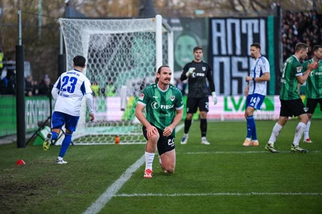 22 11 2025, Football, 2 Bundesliga, Season 2025 2026, Matchday 13, Preußen Münster FC Schalke 04, Jannis Heuer Preußen Münster xRHR PHOTO YYx Copyright: KROEGER RHR-FOTOx RHR-FOTO YY