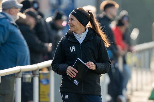 21 11 2025, Football, 2 Womens Bundesliga, 2025 2026, Matchday 11, SG 99 Andernach VfR Schwarz Weiss Warbeyen 1945 e V Coach Isabelle Hawel Andernach is in a good mood before the game and chatting with some fans