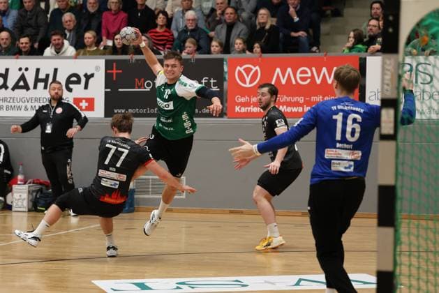 22 11 2025, Handball, Men, 3 League, Season South West, Season 2025 2026, HG Saarlouis TV Gelnhausen, Sven Eberlein HG Saarlouis , Fynn Hilb TV Gelnhausen Saarlouis Stadtgartenhalle Saarland Germany DEU Copyright: xSebastianxBachx