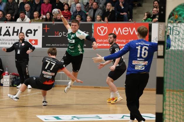 22 11 2025, Handball, Men, 3 League, Season South West, Season 2025 2026, HG Saarlouis TV Gelnhausen, Sven Eberlein HG Saarlouis , Fynn Hilb TV Gelnhausen Saarlouis Stadtgartenhalle Saarland Germany DEU Copyright: xSebastianxBachx