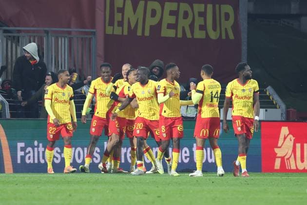 FOOTBALL : RC Lens vs RC Strasbourg - Ligue 1 J13 - 22 11 2025 Joie des joueurs de Lens apres le but de IsmaÃ«lo GANIOU (RC Lens) lors du match RC Lens vs RC Strasbourg, Ligue 1 J13, stade Bollaert-Delelis, le 22 novembre 2025 - photo Laurent Sanson PsnewZ  Copyright: xLaurentxSANSONx xPsnewZx