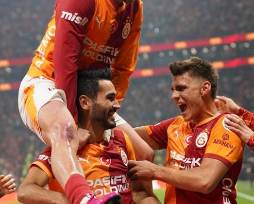 ISTANBUL, TURKEY - NOVEMBER 22: Ilkay Gundogan of Galatasaray celebrates after scoring the third goal of his team with teammates during the Trendyol Super League match between Galatasaray SK and Genclerbirligi SK at Rams Park Stadium on November 22, 2025 in Istanbul, Turkey. Istanbul Turkey Copyright: xSeskimphotox GSaray-Gencler-221125 (238)