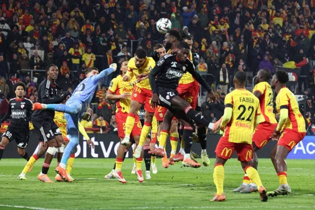 FOOTBALL : RC Lens vs RC Strasbourg - Ligue 1 J13 - 22 11 2025 Action lors du match RC Lens vs RC Strasbourg, Ligue 1 J13, stade Bollaert-Delelis, le 22 novembre 2025 - photo Laurent Sanson PsnewZ  Copyright: xLaurentxSANSONx xPsnewZx