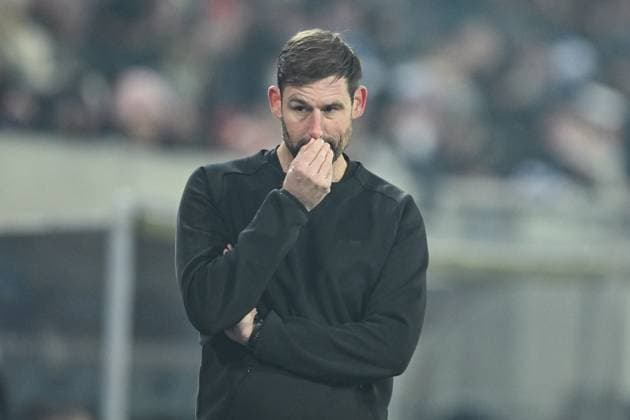 Thomas Kleine SpVgg Greuther Fürth, Coach gesticulates, GER, SV Darmstadt 98 vs SpVgg Greuther Fürth, Football, 2 Bundesliga, Matchday 13, Season 2025 2026, 22 11 2025 DFL REGULATIONS PROHIBIT ANY USE OF PHOTOGRAPHS AS IMAGE SEQUENCES AND OR QUASI VIDEO GER, SV Darmstadt 98 vs SpVgg Greuther Fürth, Football, 2 Bundesliga, Matchday 13, Season 2025 2026, 22 11 2025 Darmstadt Copyright: xEibner-Pressefoto FlorianxWiegandx EP_FWD