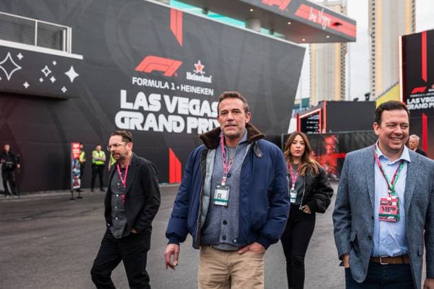 Formula 1 Heineken Las Vegas Grand Prix 2025 Thomas Cerato OVERTAKE MAXPPP - Las Vegas 22 11 2025 Ben Affleck at the Formula 1 Heineken Las Vegas Grand Prix 2025, the 22nd round of the 2025 FIA Formula 1 World Championship, WM, Weltmeisterschaft held on the Las Vegas Strip Circuit in Las Vegas, Nevada, United States, from 19 to 22 November 2025. Las Vegas Las Vegas Strip Circuit United States  Copyright: xOVERTAKE MAXPPPxThomasxCeratox OVT202511225061 OVT202511225061