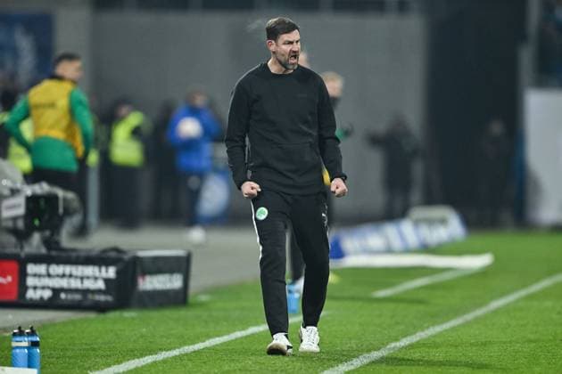 Thomas Kleine SpVgg Greuther Fürth, Coach gesticulates, GER, SV Darmstadt 98 vs SpVgg Greuther Fürth, Football, 2 Bundesliga, Matchday 13, Season 2025 2026, 22 11 2025 DFL REGULATIONS PROHIBIT ANY USE OF PHOTOGRAPHS AS IMAGE SEQUENCES AND OR QUASI VIDEO GER, SV Darmstadt 98 vs SpVgg Greuther Fürth, Football, 2 Bundesliga, Matchday 13, Season 2025 2026, 22 11 2025 Darmstadt Copyright: xEibner-Pressefoto FlorianxWiegandx EP_FWD